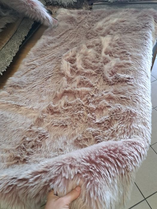 Dywan dywanik chodnik futro futrzany różowy 80x150