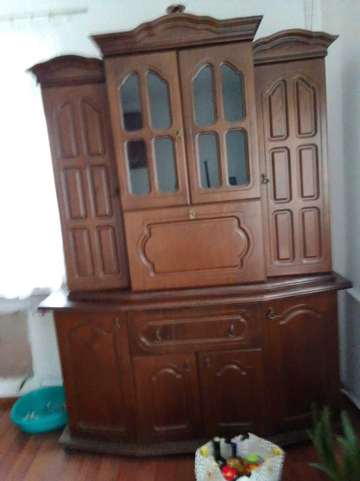 Solidna komoda (kredens)