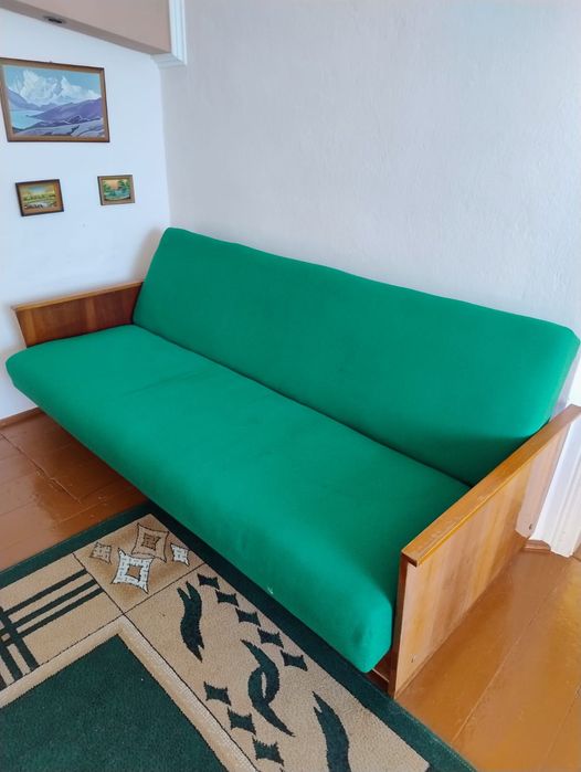 Зелений диван безкоштовно