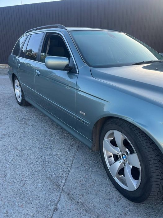 Автомобіль BMW е39 525d.
