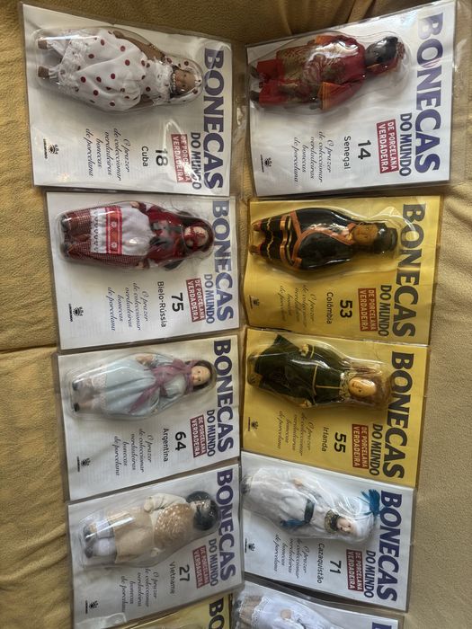 Colecao Bonecas do mundo de porcelana verdadeira como nova .