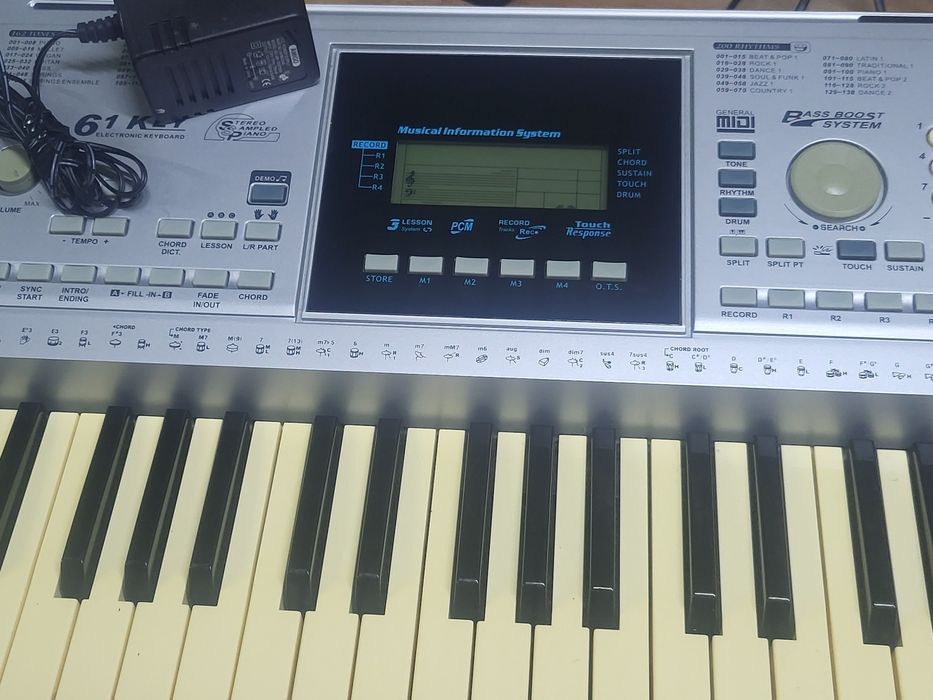 синтезатор Key 61.,гарно для навчання