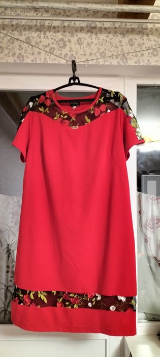 Сукні. Святкові  , дуже гарні , великого розміру