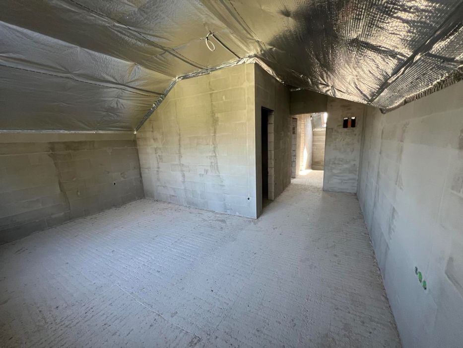 Продаж будинку - передмістя   Львова с. Зимна Вода 185 м2. Діл 8 сот.