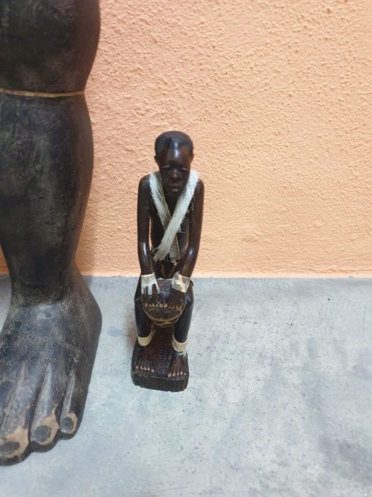 Estatueta Pau preto - Homem sentado