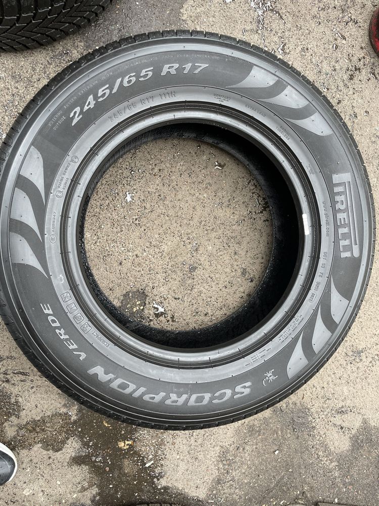 245/65R17 Pirelli