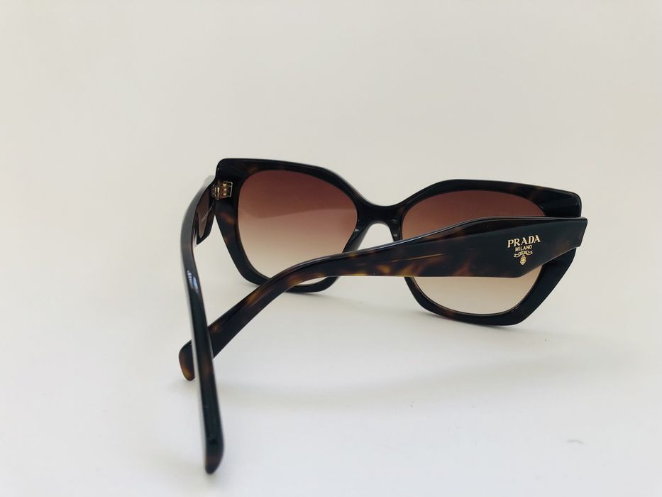 Włoskie okulary PRADA