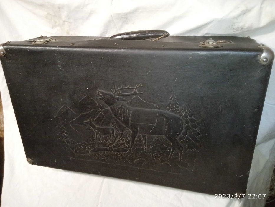 Чемодан с теснением рисунком олени СССР