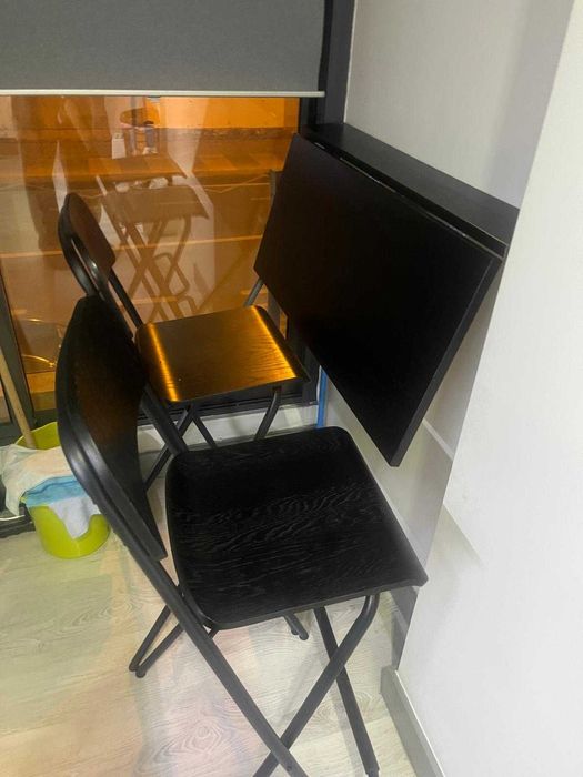 Conjunto IKEA: Mesa rebatível de parede + 2 cadeiras altas dobráveis