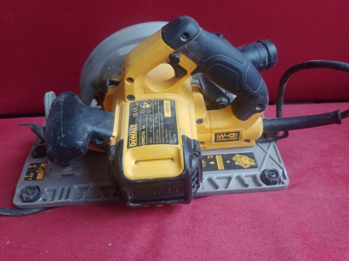 Pila tarczowa dewalt dwe 576