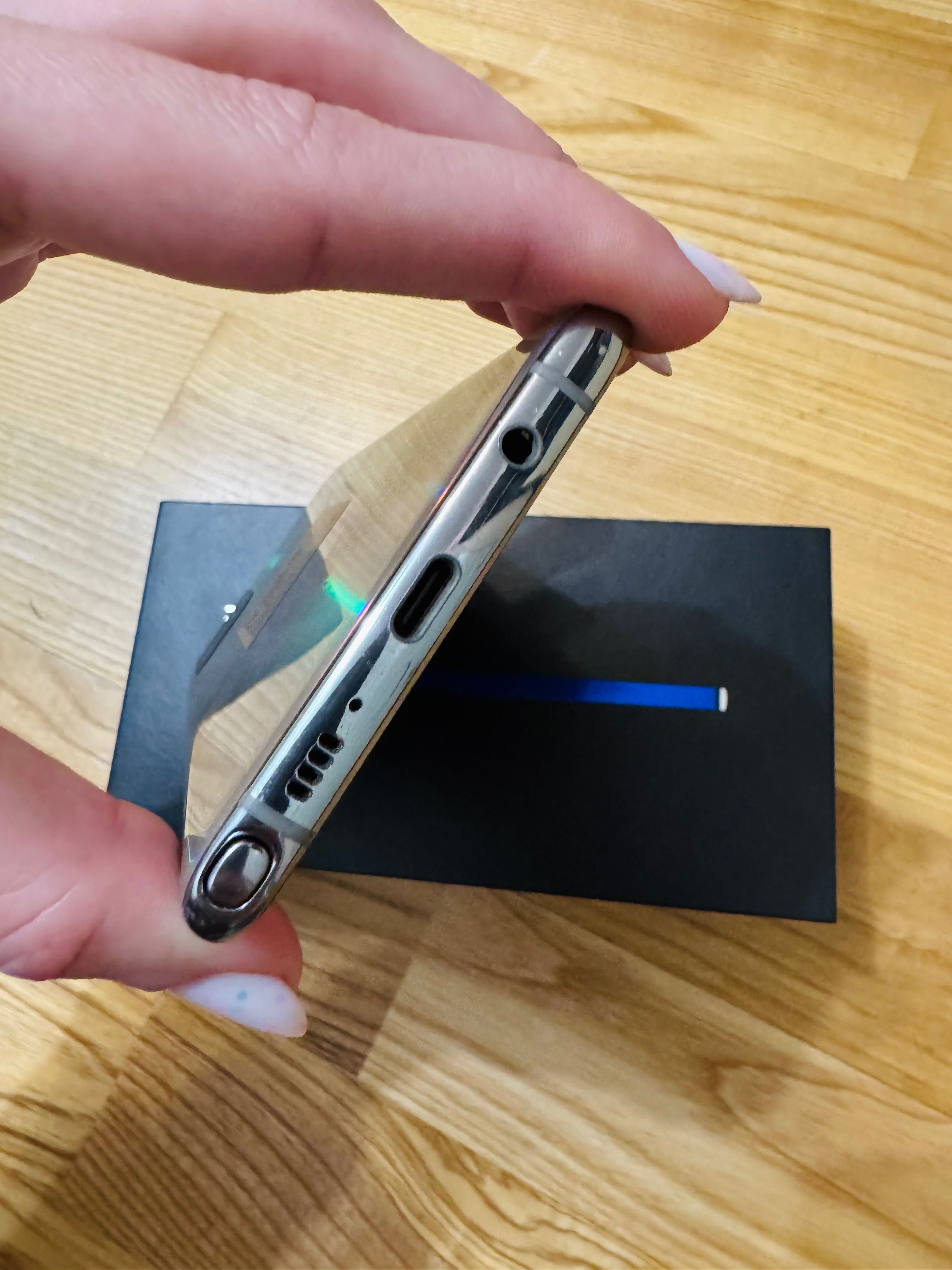 Телефон Samsung Galaxy Note 10 Lite