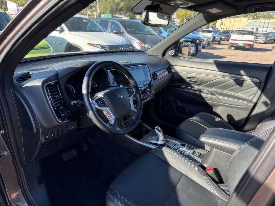 Mitsubishi Outlander PHEV GT      2019