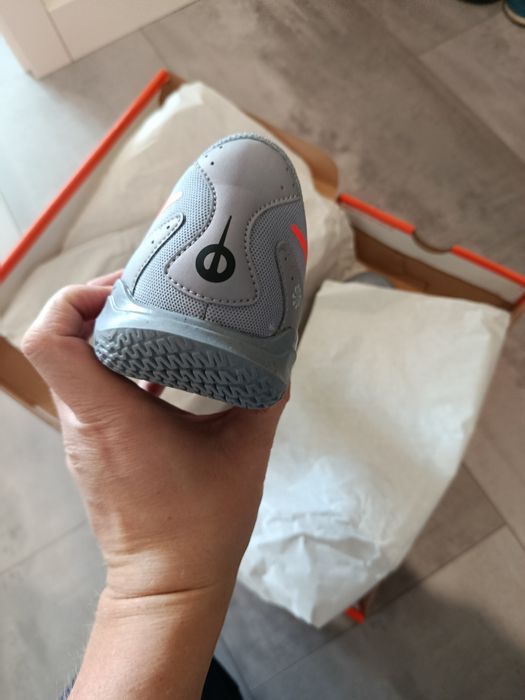 Nowe buty halówki męskie Nike Tiempo Legend 10 Club szare na halę 42.5