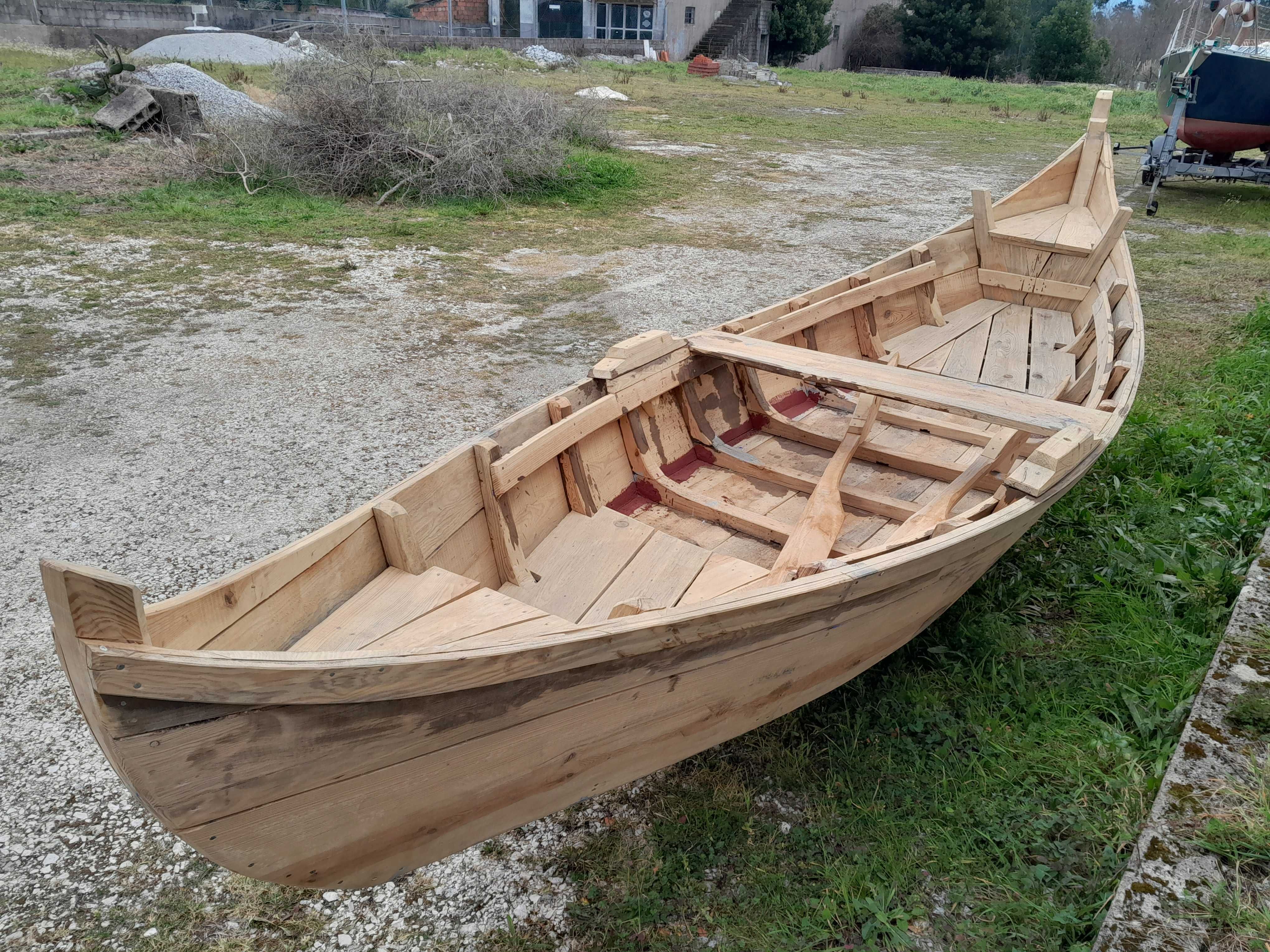 Barco de madeira tradicional Português (novo)