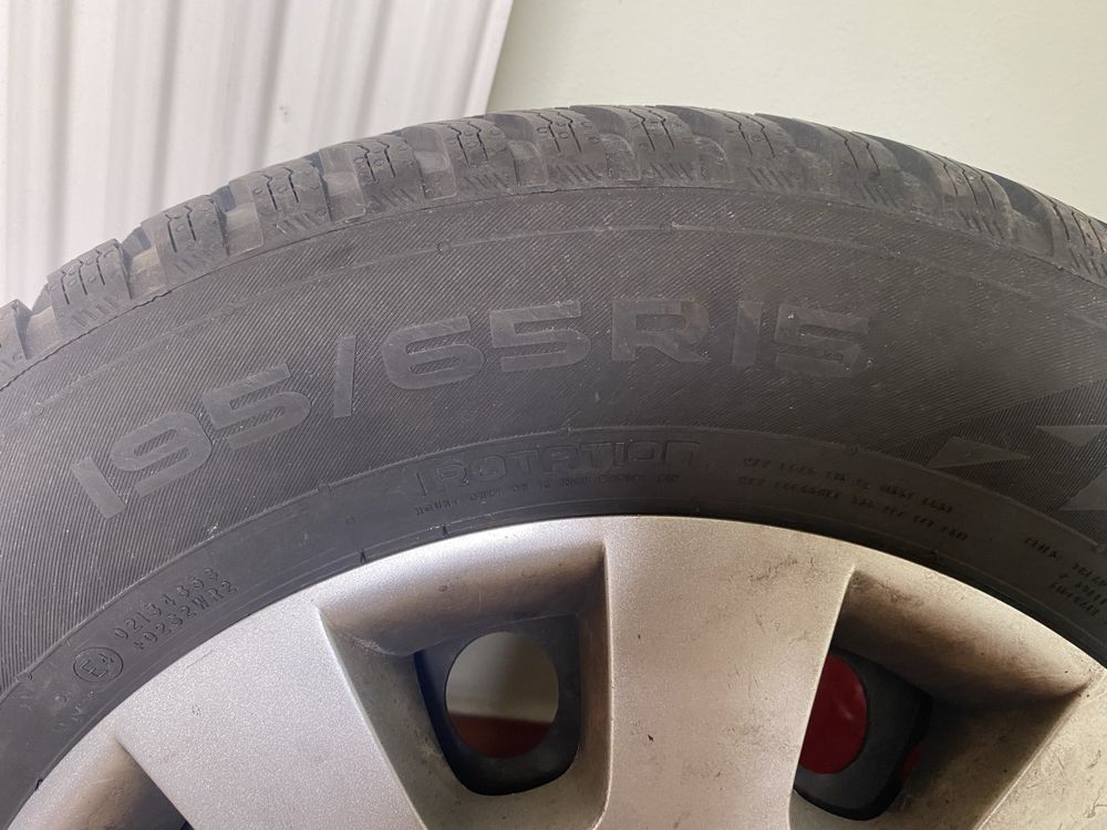 Opony zimowe 195/65R15 Nokian Snowproof 2 na flegach