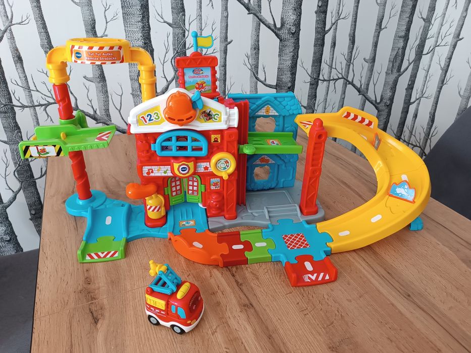 Vtech remiza strażacka + autko