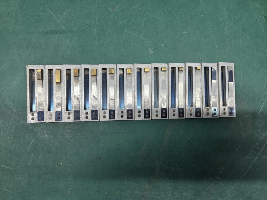 Głosy basowe do akordeonu lub harmonii