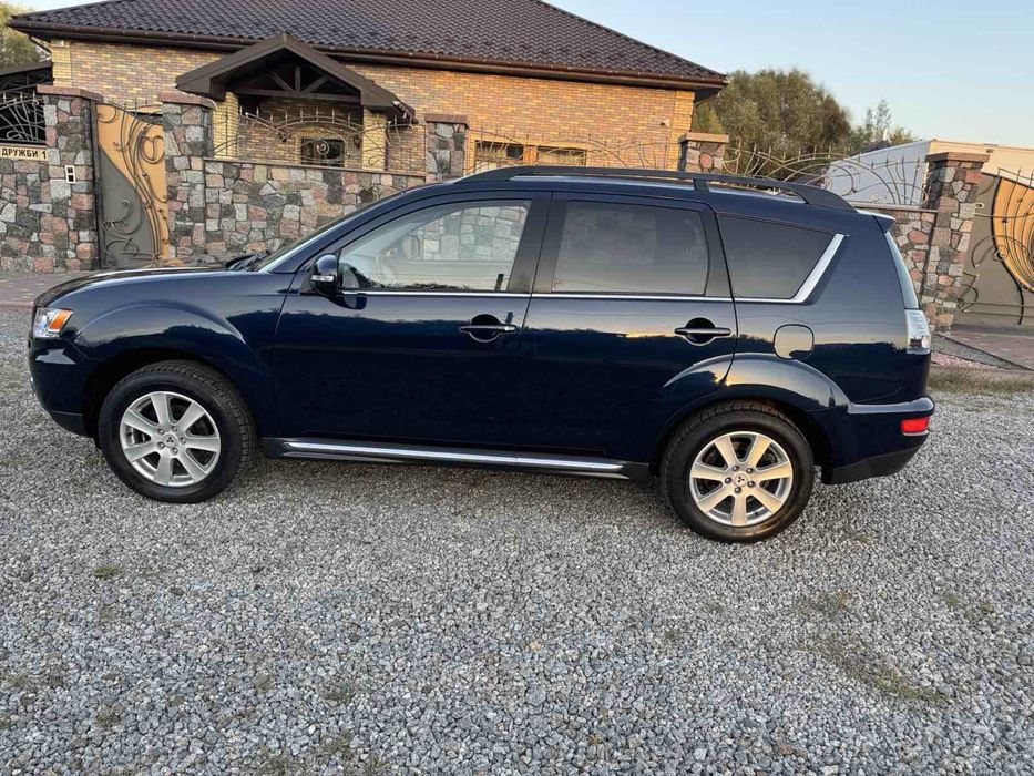 Mitsubishi Outlander 2011