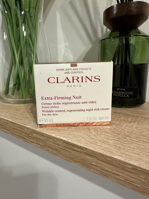 Clarins Extra-Firming Nuit – regenerujący krem na noc przeciw