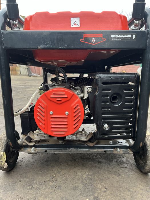 Продам бензиновый генератор