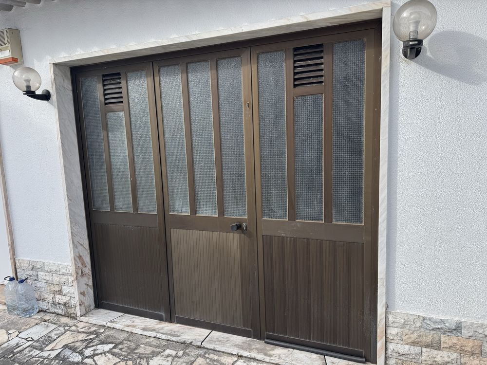 Vendo porta em alumínio 2.50m por 2.19m