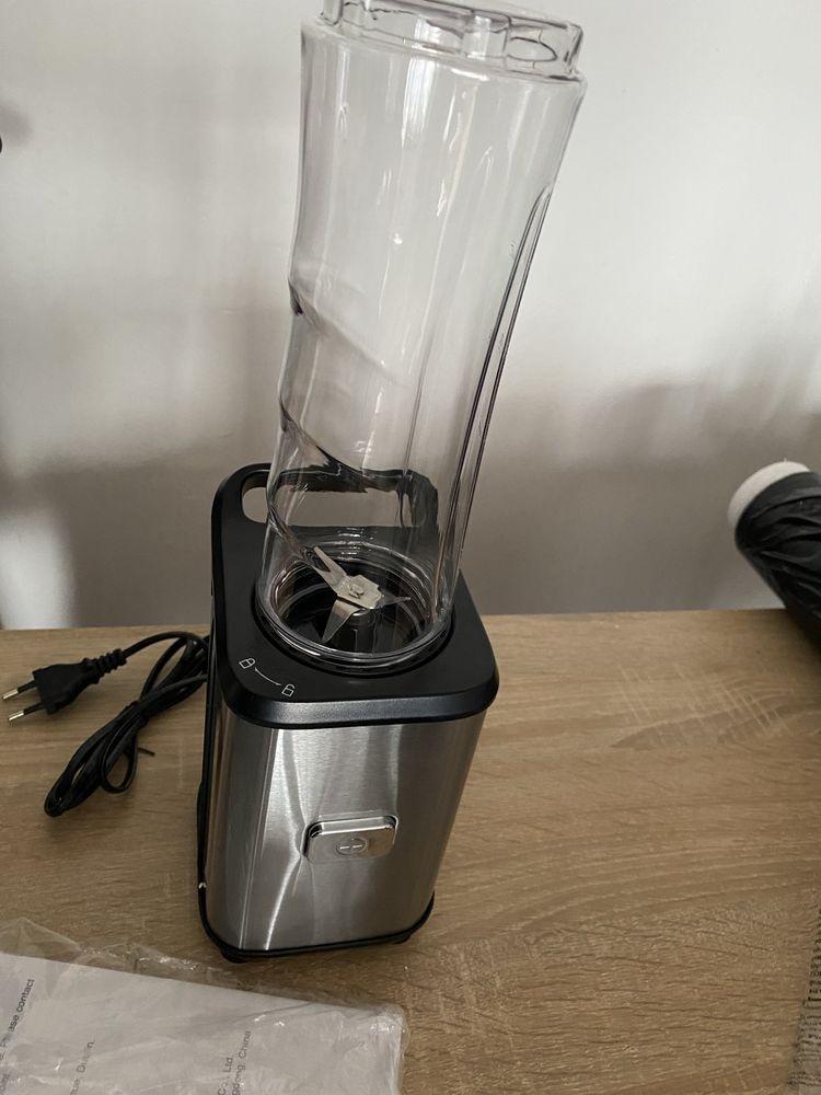 Blender z kubkiem na wynos