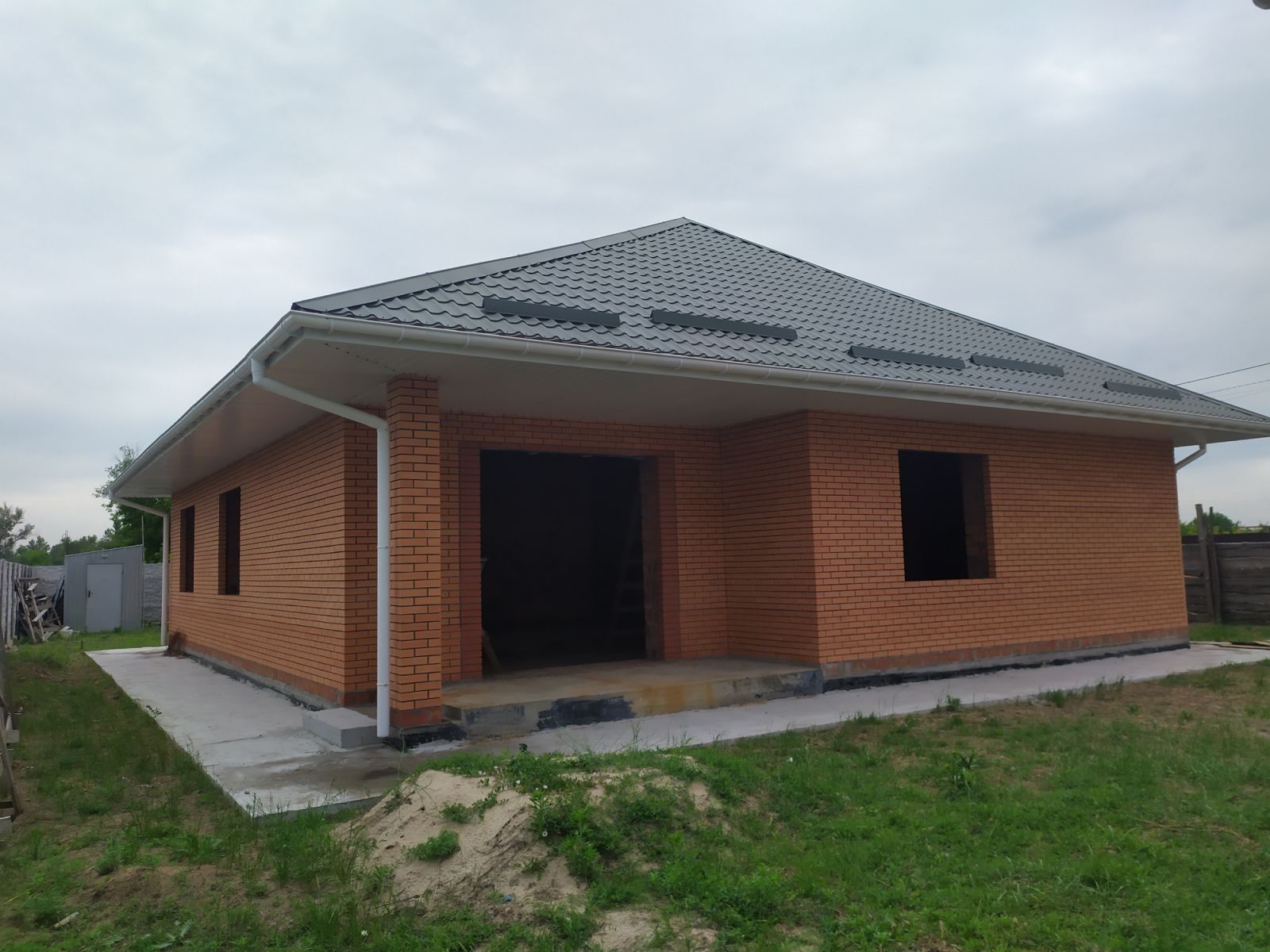Продам дом в Обуховке рядом с лесом.