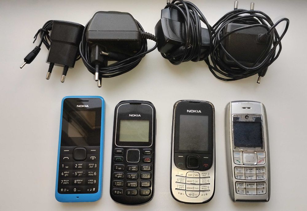 Мобильные телефоны Nokia, в рабочем состоянии, с зарядкой