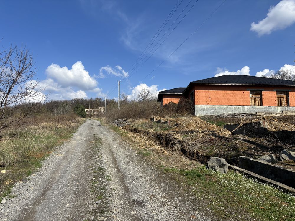 Продаж землі під будівництво в Барвінку