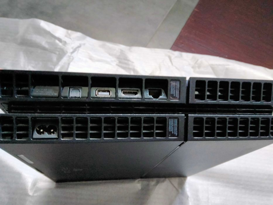 Vendo PlayStation 500 GB armazenamento ano de 2016 como nova