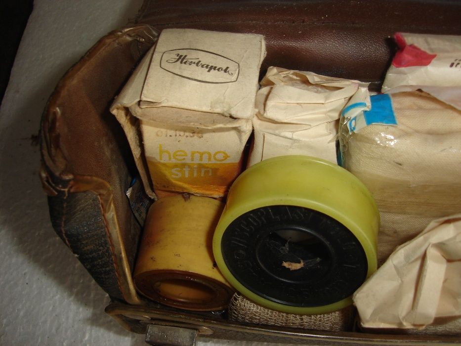 Wiekowa apteczka lekarska, Puck