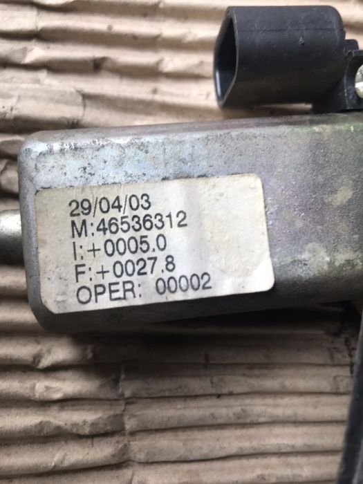 ,elevador frt esq fiat punto