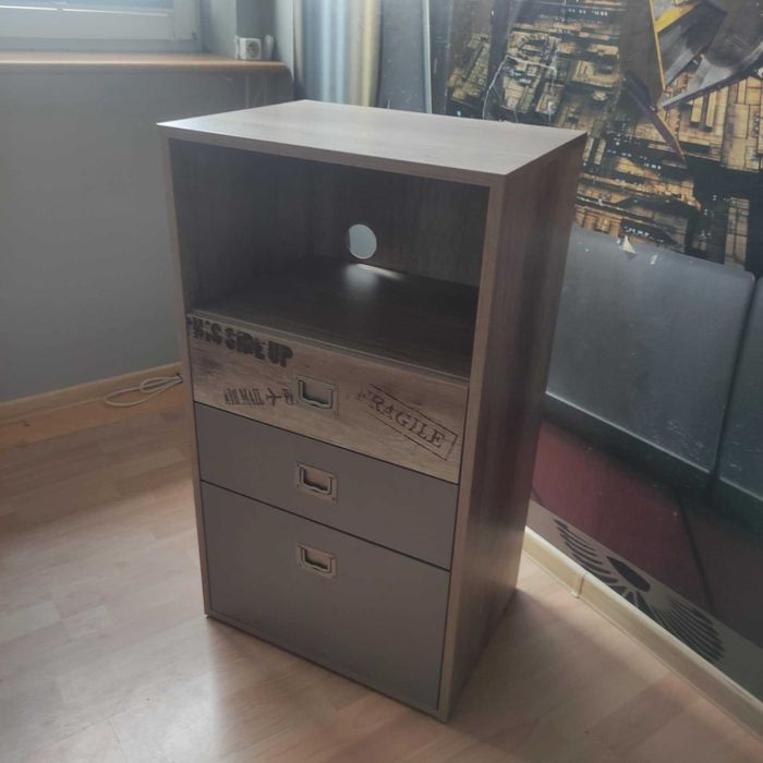 Komoda z serii mebli Voyager. W bardzo dobrym stanie