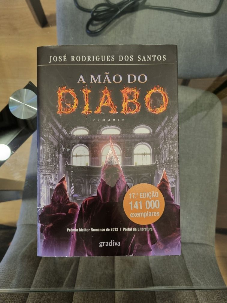 José Rodrigues dos Santos- A mão do diabo