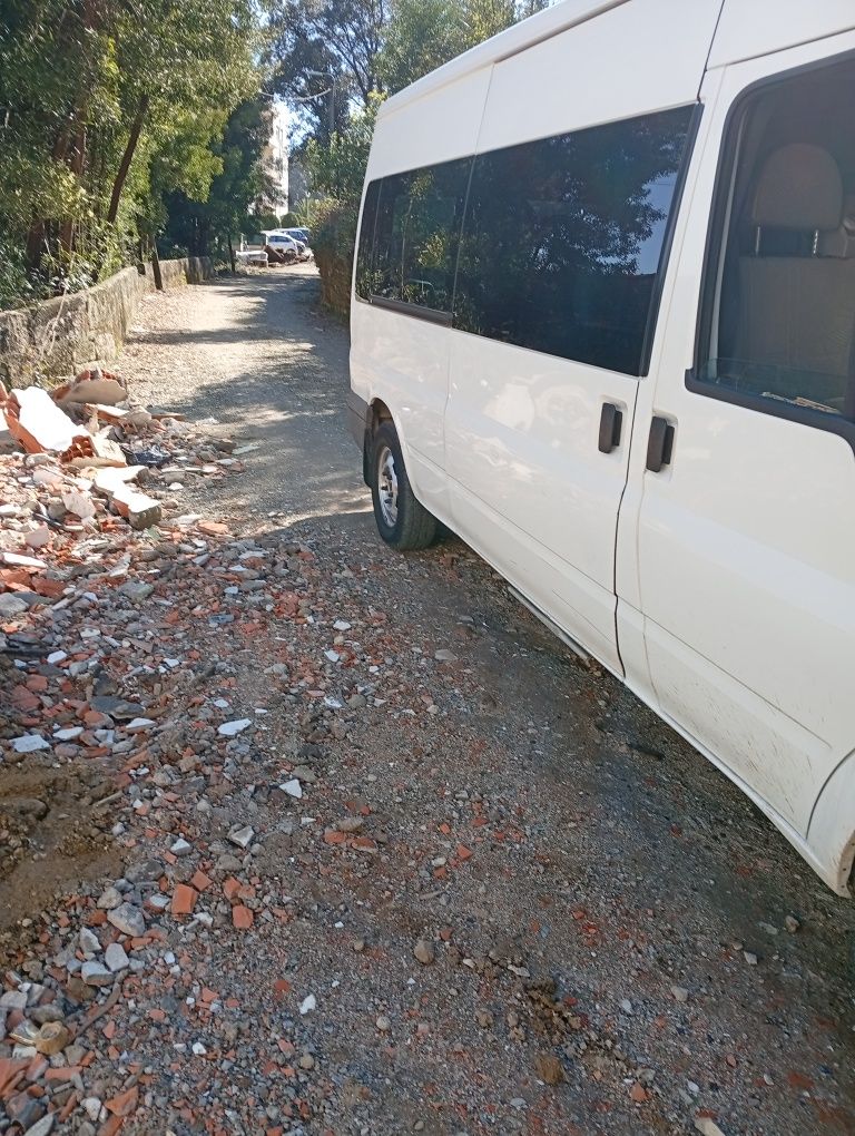 Carrinha Ford Transit de 9 lugares