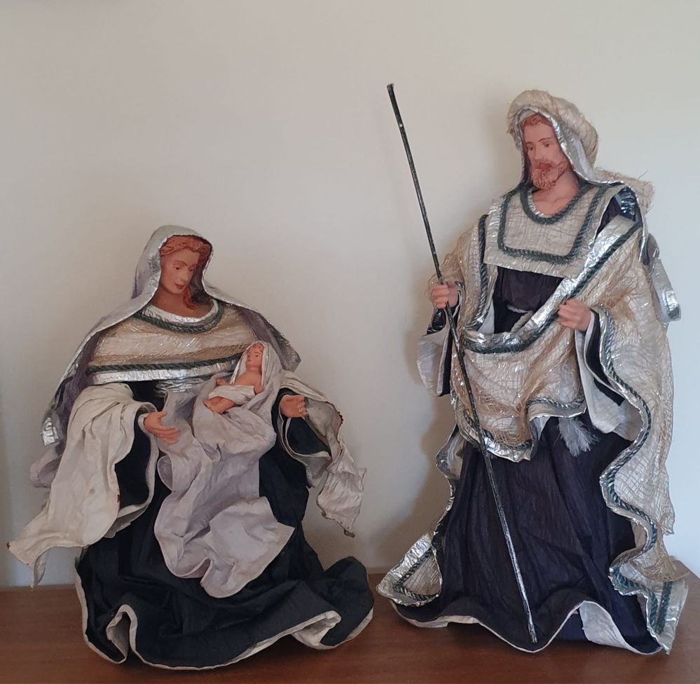 Figuras de José, Maria e menino Jesus