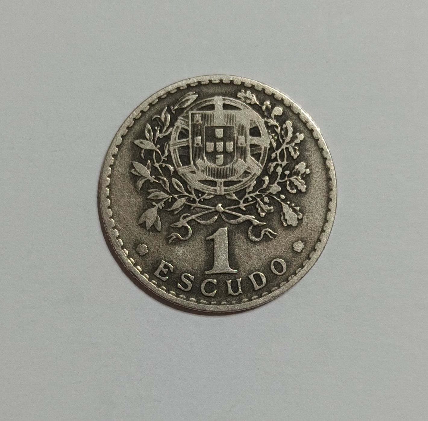 Moeda antiga de 1 escudo de 1945