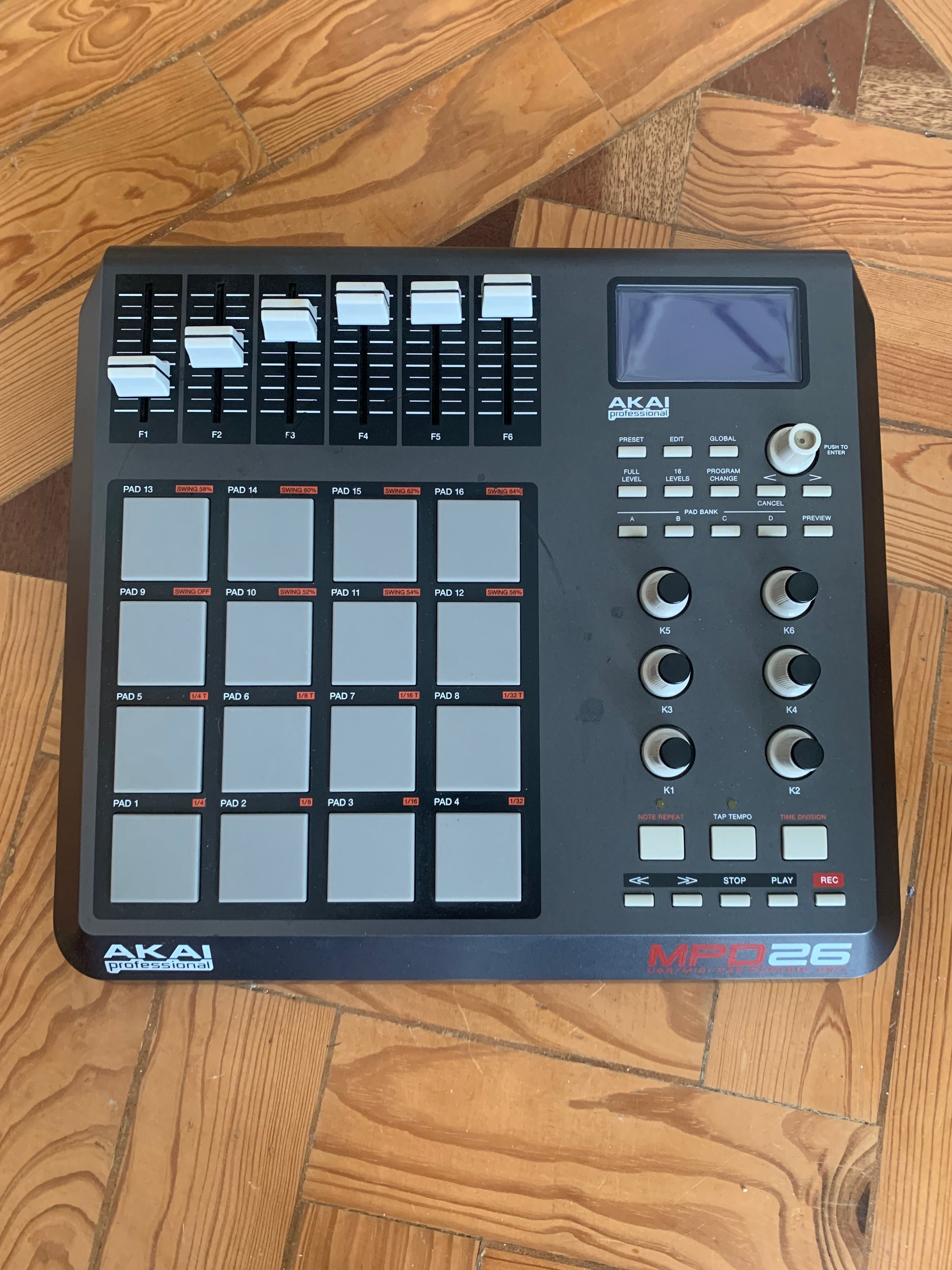 Vendo AKAI MPD 26