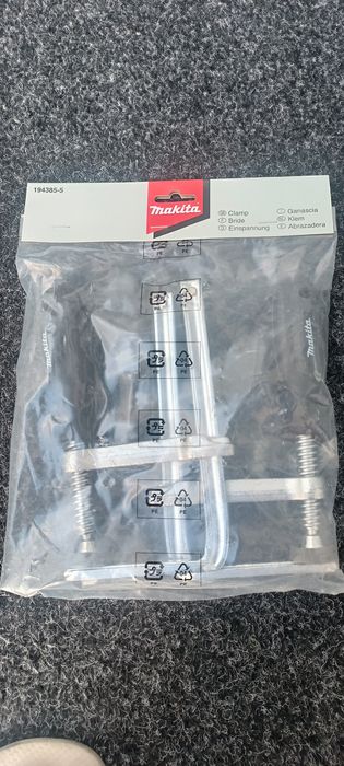 Grampos Makita novos