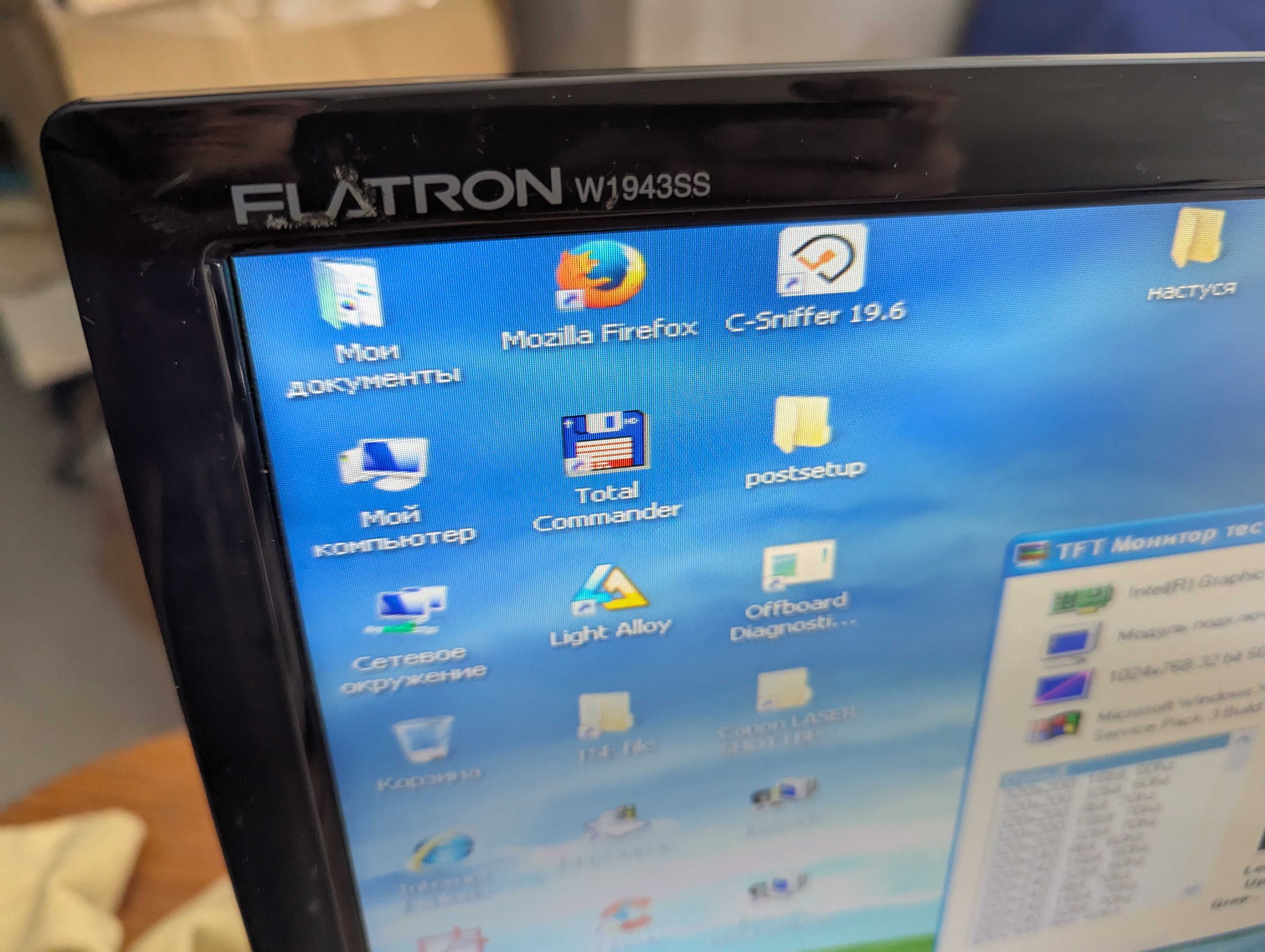 Монитор LG Flatron w1943ss 19"