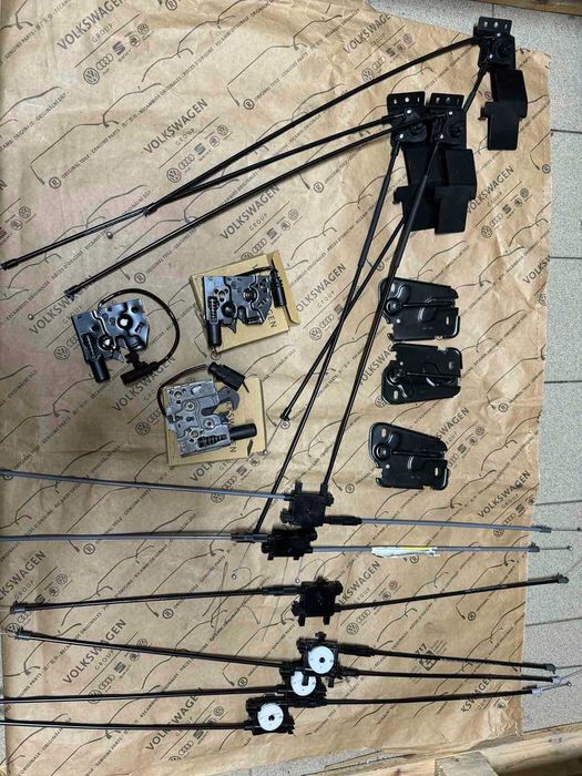 Кріплення радіатора втулка Audi опора подушки радіатора Ауді