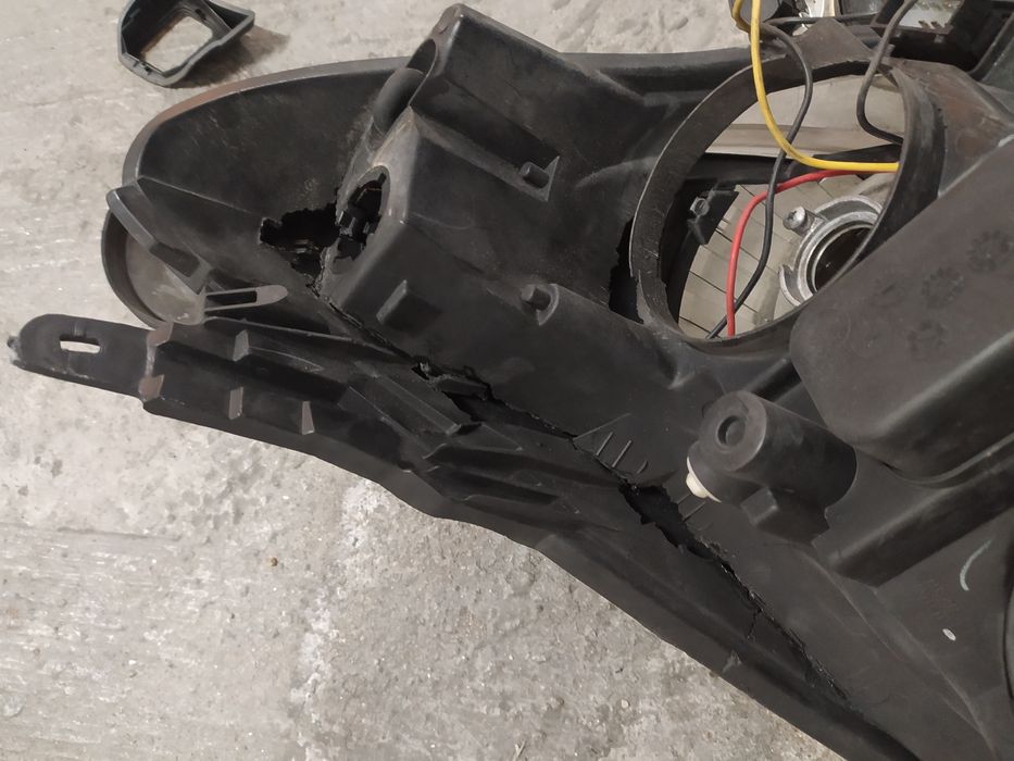 Farol de carro (desconheço marca)