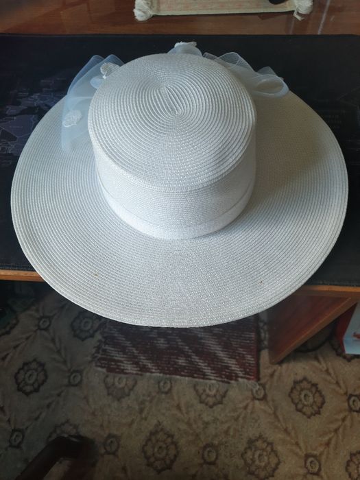 Продаю  очень стильную шляпку иэ Италии.