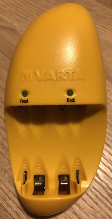 Зарядний пристрій varta 57062