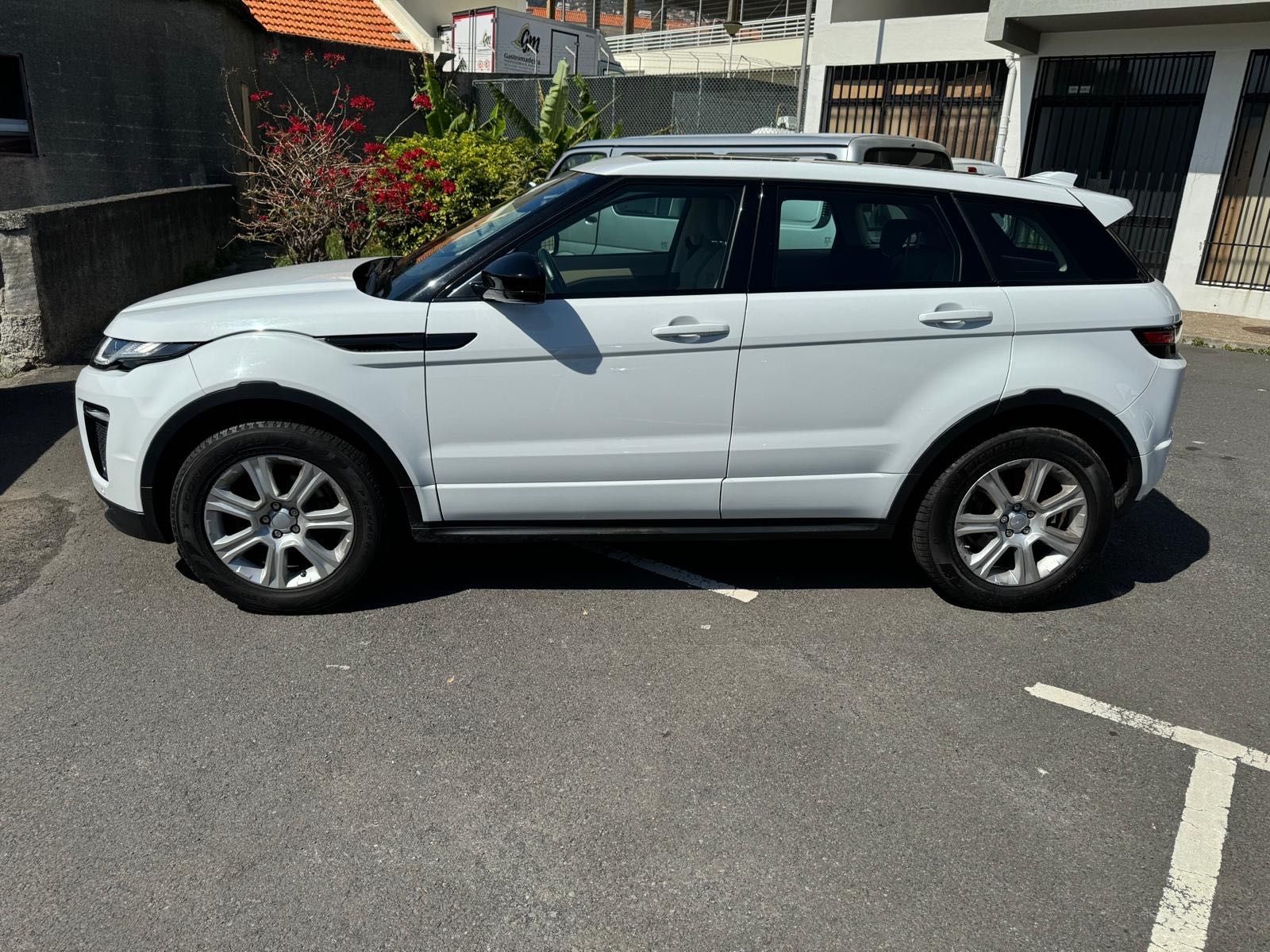 Range Rover Evoque SE Dynamic em excelente estado