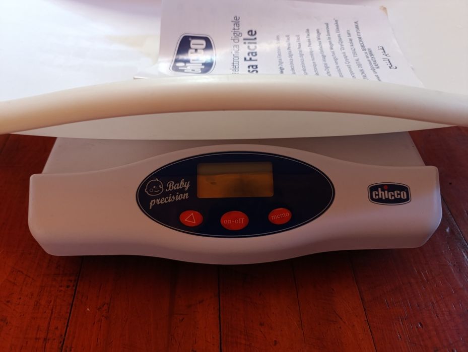 Продам детские электронные цифровые весы "Chicco"