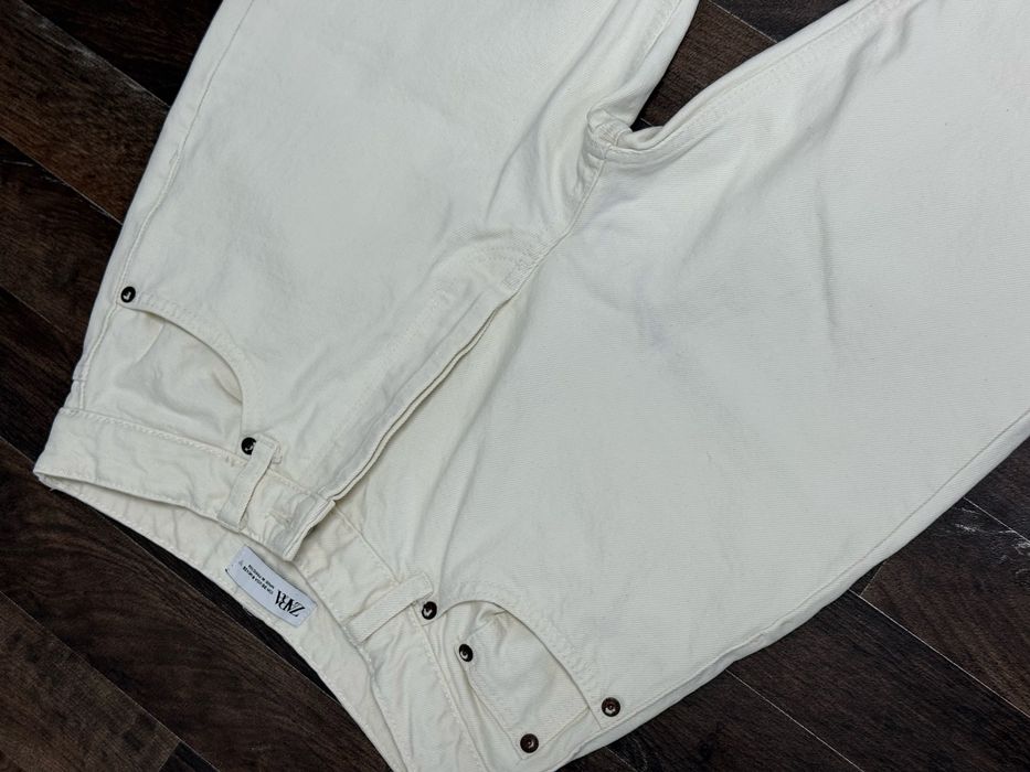 Джинси Zara, молочного кольору , укорочені з необроблемим краєм