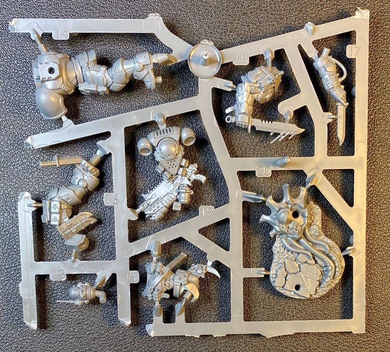 LIEUTENANT WITH COMBI WEAPON Space Marines Warhammer 40k Ramki Orygina