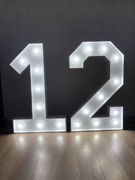 Цифры с лампочками