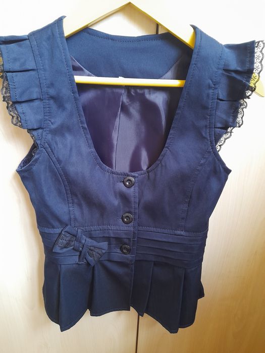 Модная жилетка школьная на девочку Luxik 134 р. Состояние отличное